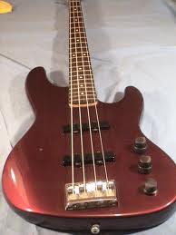 Fender jazz bass plus 4 cordes